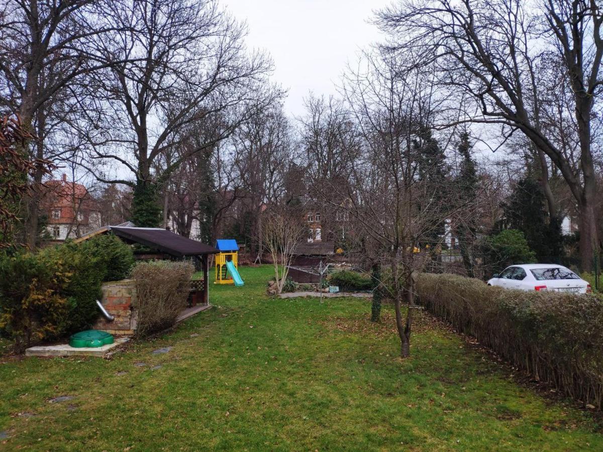 Ferienwohnung Mit 123Qm Fuer 8 Personen Mit Sehr Grossem Garten, Einfache Innen-Ausstattung Leipzig Luaran gambar