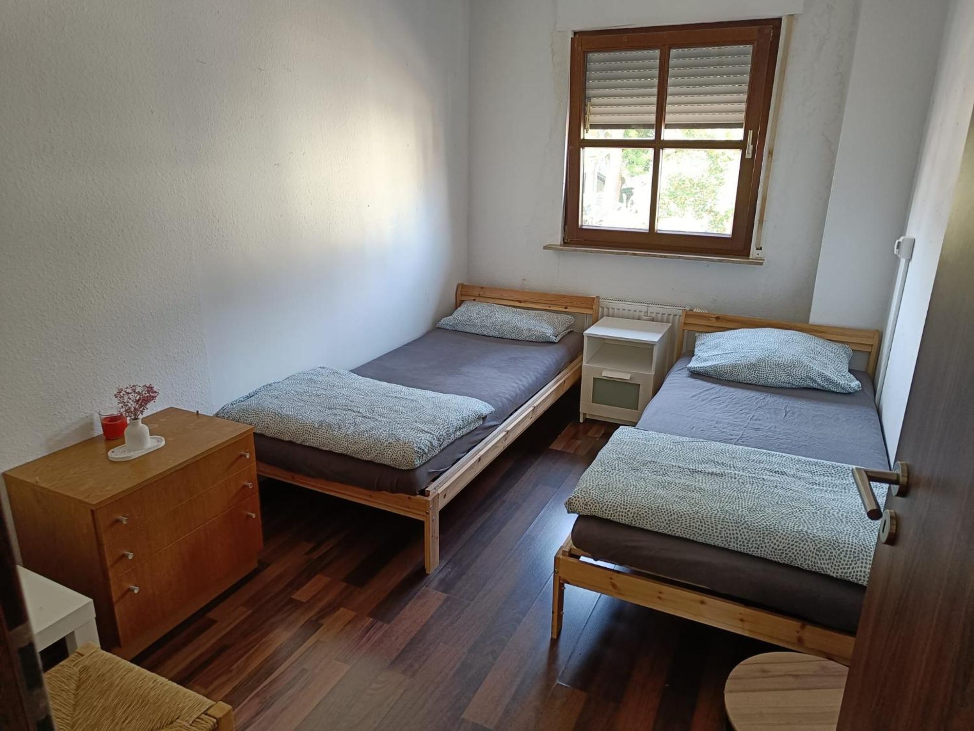 Ferienwohnung Mit 123Qm Fuer 8 Personen Mit Sehr Grossem Garten, Einfache Innen-Ausstattung Leipzig Luaran gambar