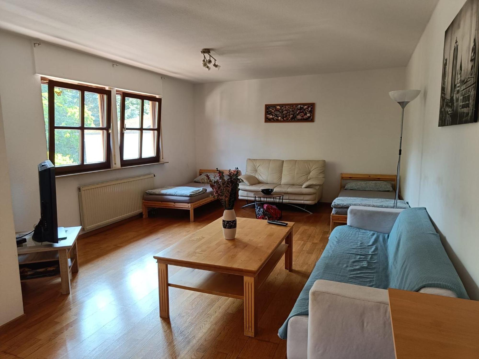 Ferienwohnung Mit 123Qm Fuer 8 Personen Mit Sehr Grossem Garten, Einfache Innen-Ausstattung Leipzig Luaran gambar