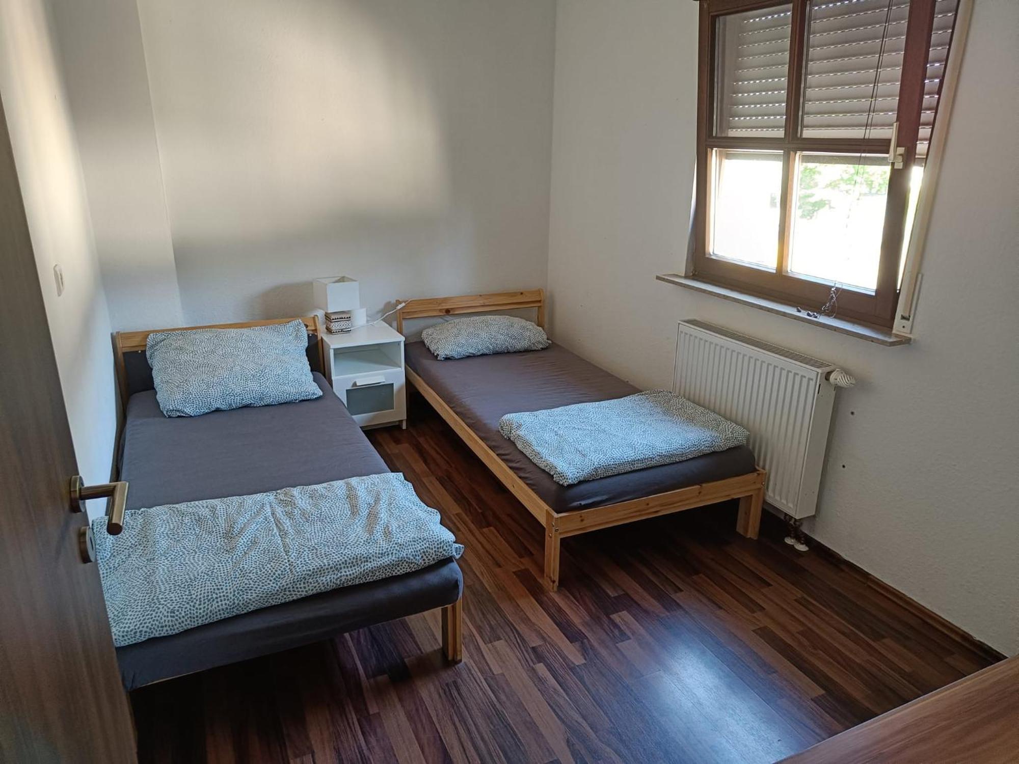 Ferienwohnung Mit 123Qm Fuer 8 Personen Mit Sehr Grossem Garten, Einfache Innen-Ausstattung Leipzig Luaran gambar