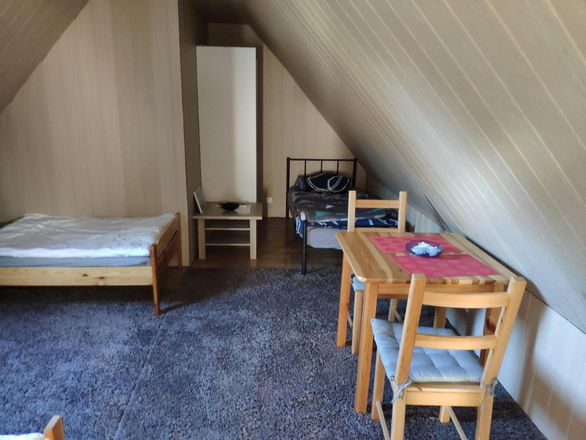 Ferienwohnung Mit 123Qm Fuer 8 Personen Mit Sehr Grossem Garten, Einfache Innen-Ausstattung Leipzig Luaran gambar