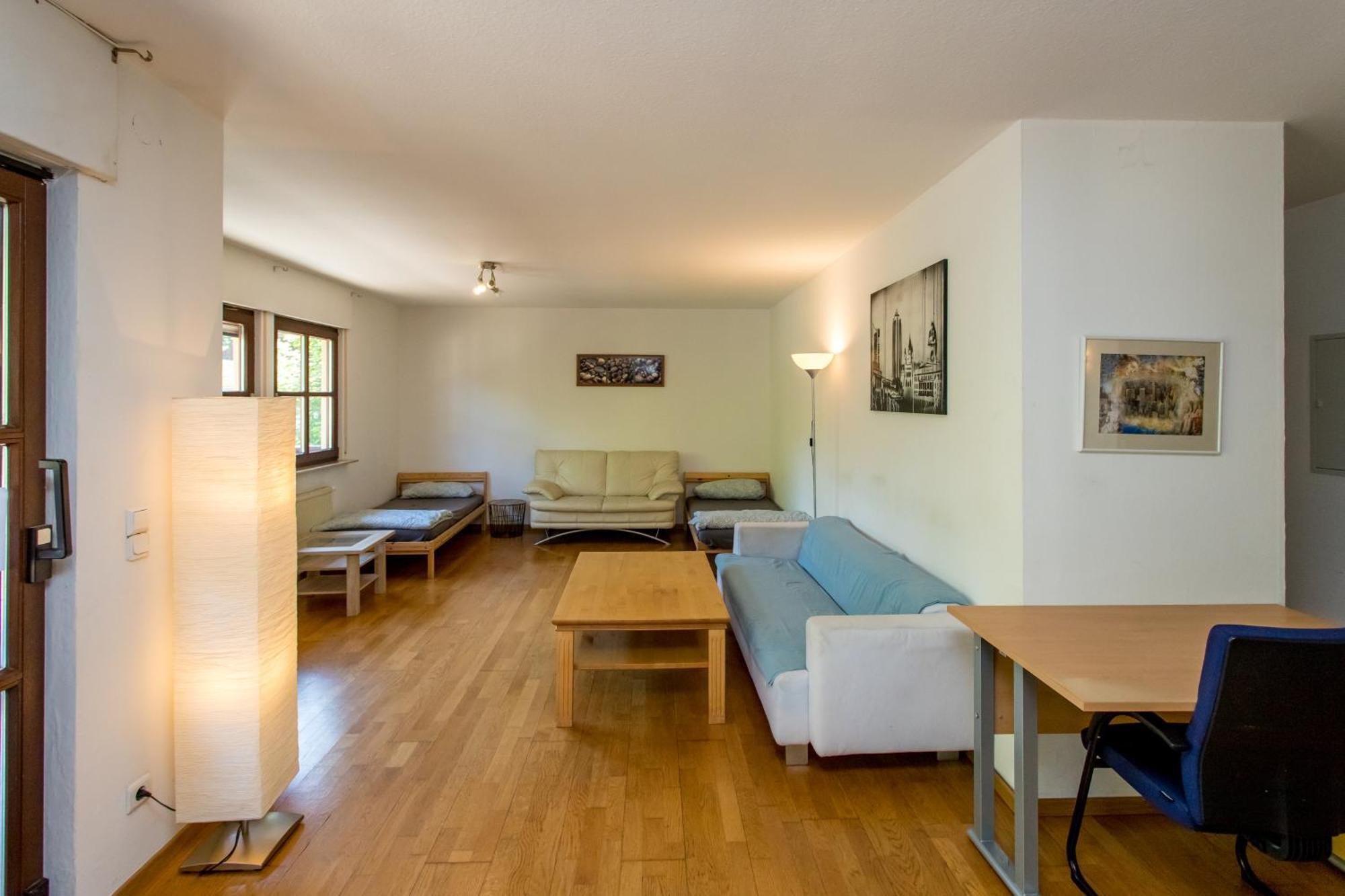 Ferienwohnung Mit 123Qm Fuer 8 Personen Mit Sehr Grossem Garten, Einfache Innen-Ausstattung Leipzig Luaran gambar
