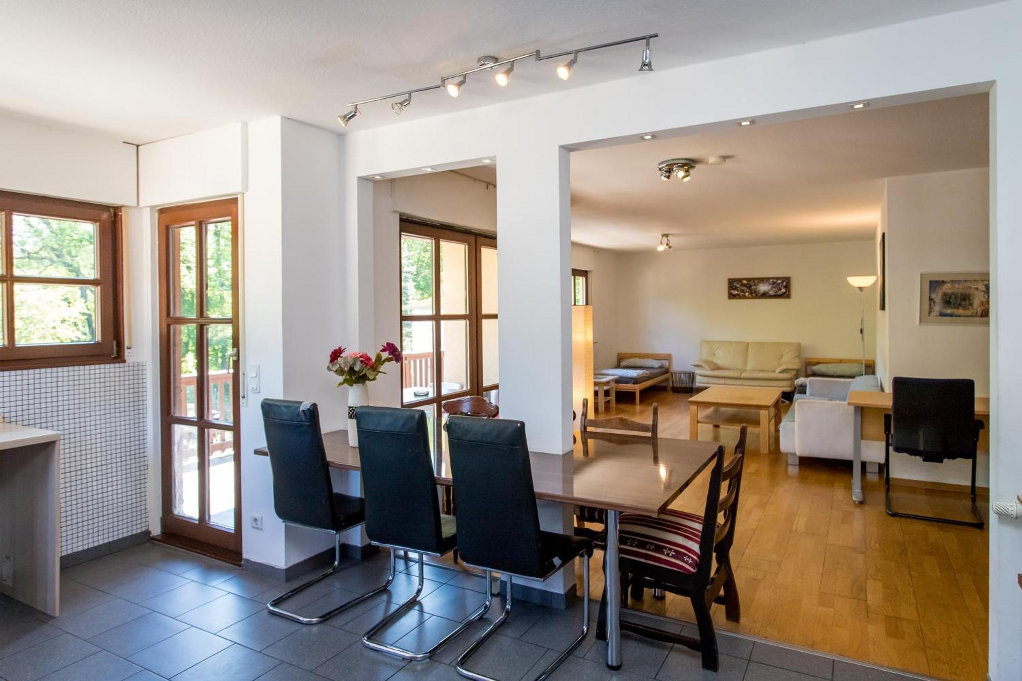Ferienwohnung Mit 123Qm Fuer 8 Personen Mit Sehr Grossem Garten, Einfache Innen-Ausstattung Leipzig Luaran gambar