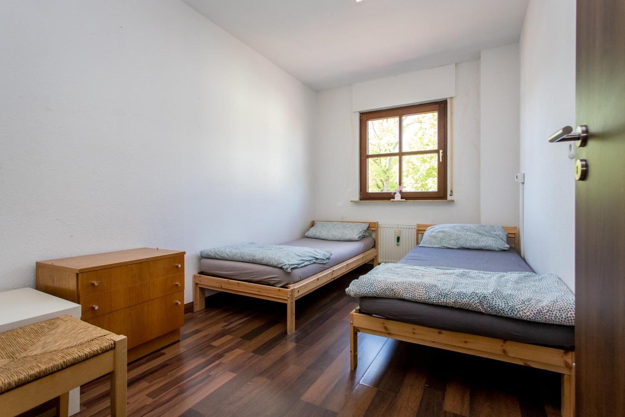 Ferienwohnung Mit 123Qm Fuer 8 Personen Mit Sehr Grossem Garten, Einfache Innen-Ausstattung Leipzig Luaran gambar