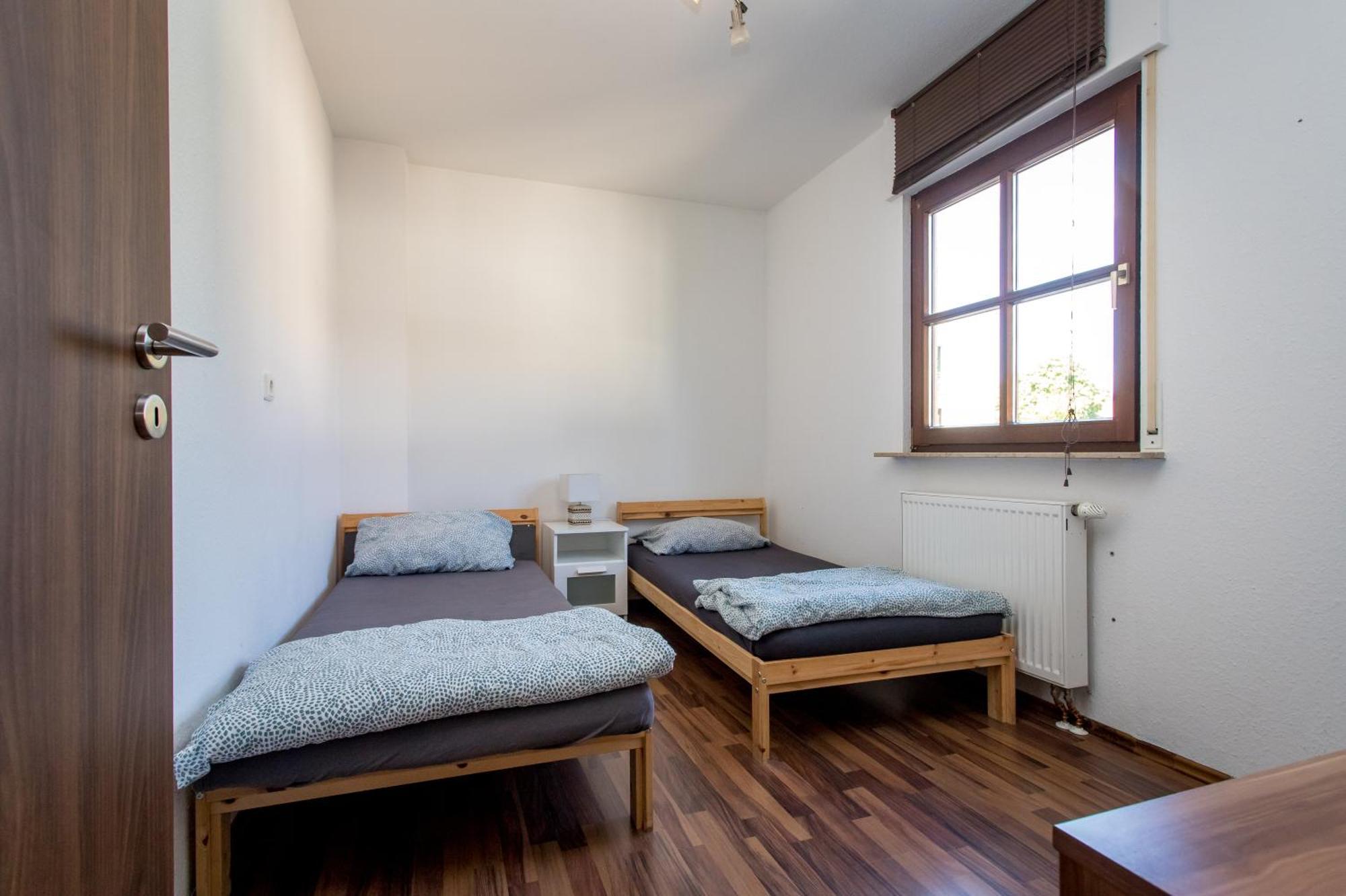 Ferienwohnung Mit 123Qm Fuer 8 Personen Mit Sehr Grossem Garten, Einfache Innen-Ausstattung Leipzig Luaran gambar